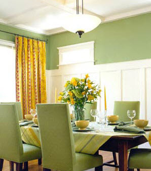 Màu xanh lá đan xen với màu vàng cam tạo không khí gần gũi và thân thiện cho phòng ăn của gia đình.