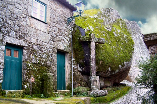 Ngôi làng ẩn mình trong đá tại Bồ Đào Nha | ảnh 1