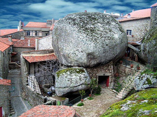 Ngôi làng ẩn mình trong đá tại Bồ Đào Nha | ảnh 2