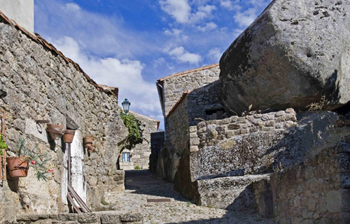 Ngôi làng ẩn mình trong đá tại Bồ Đào Nha | ảnh 5