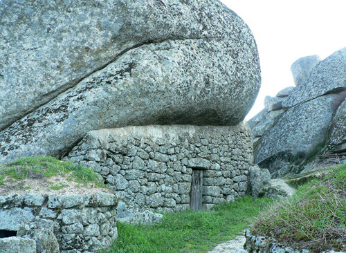 Ngôi làng ẩn mình trong đá tại Bồ Đào Nha | ảnh 6