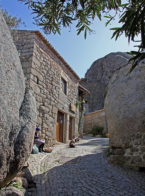 Ngôi làng ẩn mình trong đá tại Bồ Đào Nha | ảnh 8