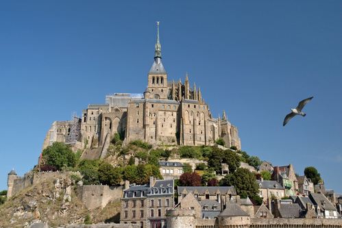 Chiêm ngưỡng kiến trúc Trung cổ trên hòn đảo đẹp nhất nước Pháp | ảnh 2