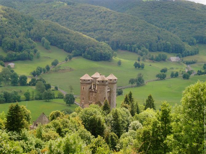 Ngắm ngôi làng lâu đài xinh đẹp tại Tournemire | ảnh 8