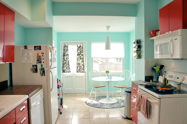 Cách đơn giản mang sắc màu trẻ trung cho căn bếp cũ | ảnh 5