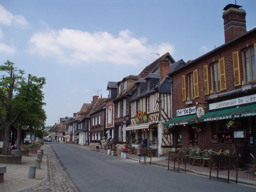 Kiến trúc cổ của làng hoa nước Pháp | ảnh 11