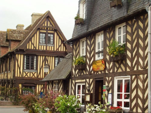 Kiến trúc cổ của làng hoa nước Pháp | ảnh 12