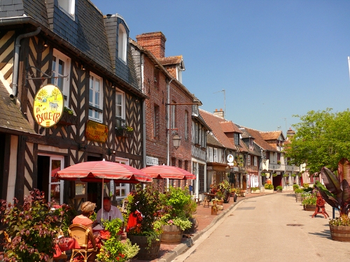 Kiến trúc cổ của làng hoa nước Pháp | ảnh 2