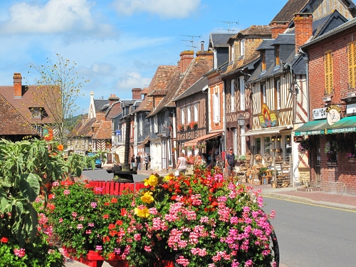 Kiến trúc cổ của làng hoa nước Pháp | ảnh 1