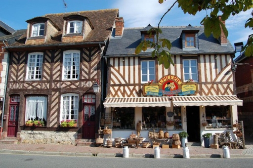 Kiến trúc cổ của làng hoa nước Pháp | ảnh 3