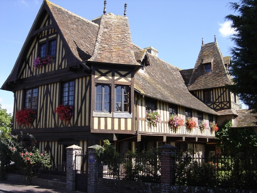 Kiến trúc cổ của làng hoa nước Pháp | ảnh 4