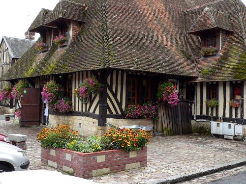 Kiến trúc cổ của làng hoa nước Pháp | ảnh 7