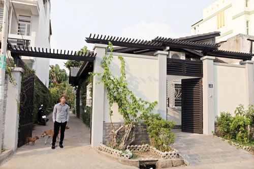Ghé thăm ngôi nhà gỗ mới của ca sĩ Lê Hoàng | ảnh 1
