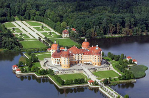 10 tòa lâu đài tuyệt đẹp giữa hồ nước | ảnh 3