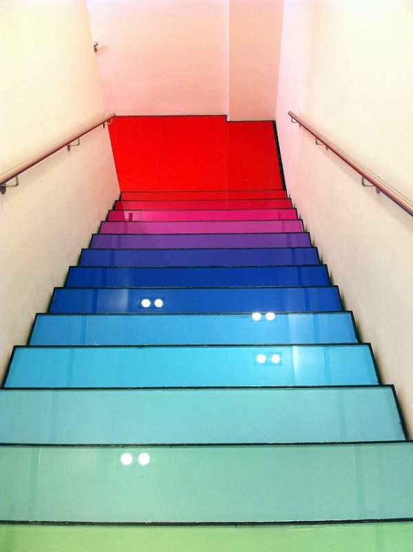 Ngắm những cầu thang rực rỡ sắc màu | ảnh 2