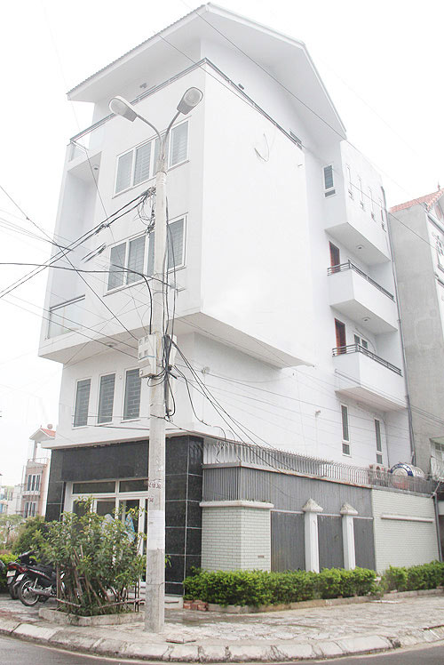 Thăm nhà 5 tầng khang trang của thủ môn Hồng Sơn | ảnh 1