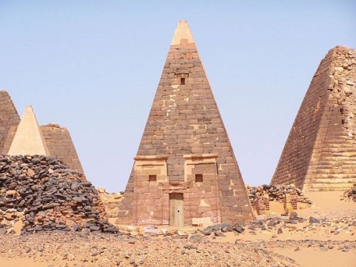 Những kim tự tháp độc đáo không nằm ở Ai Cập | ảnh 2