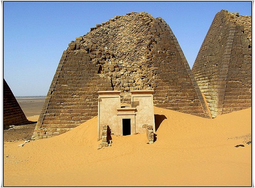 Những kim tự tháp độc đáo không nằm ở Ai Cập | ảnh 3