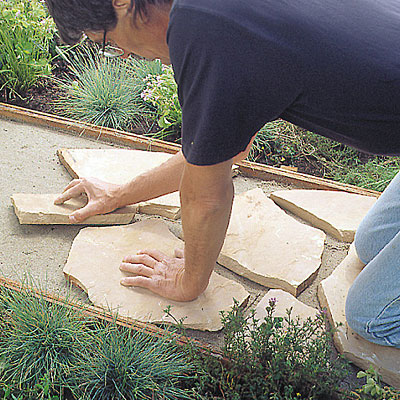 Cách đơn giản làm con đường lát đá trong vườn | ảnh 5